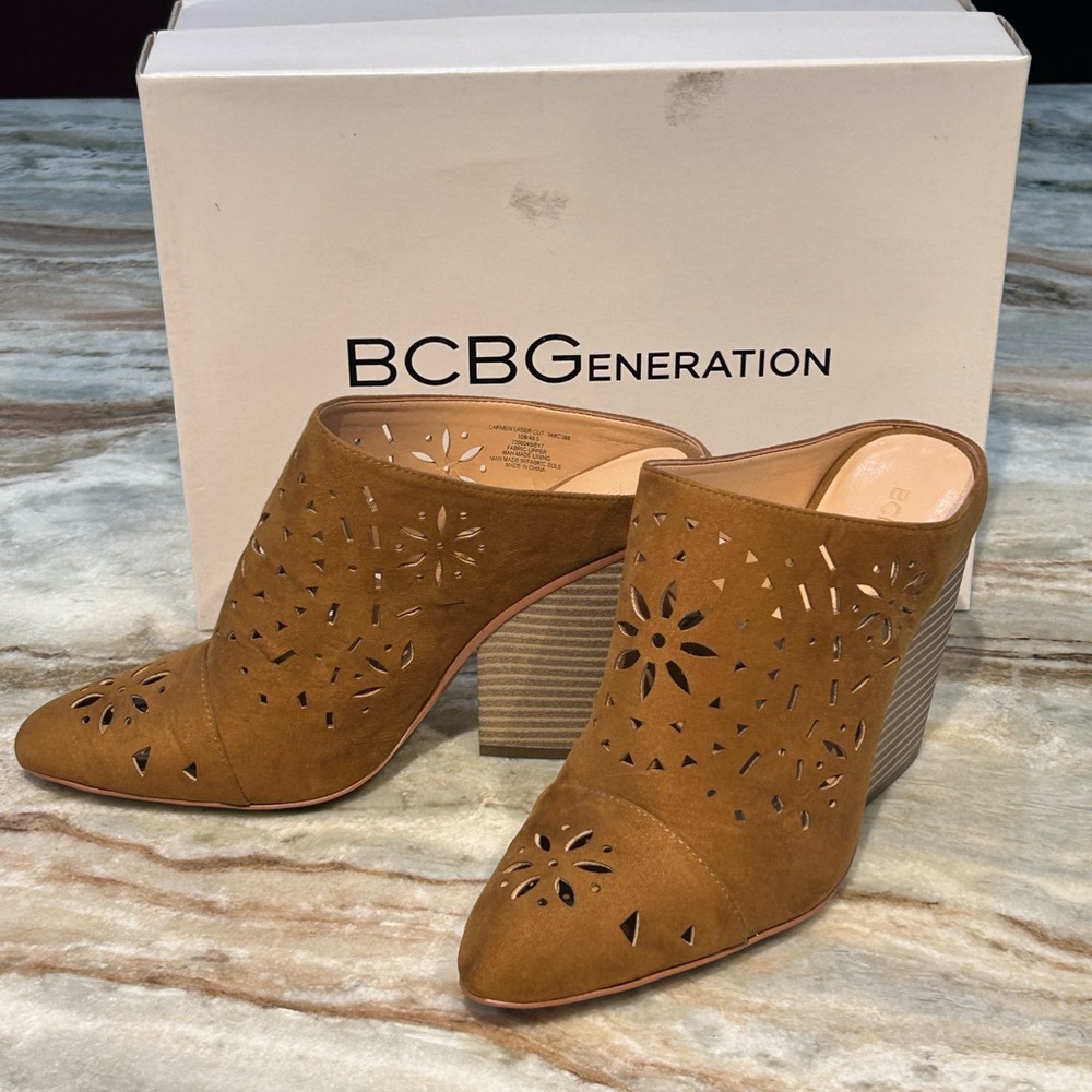 NIB ~ BCBG CARMEN LASERCUT MULES sz 10 - Picture 5 of 13
